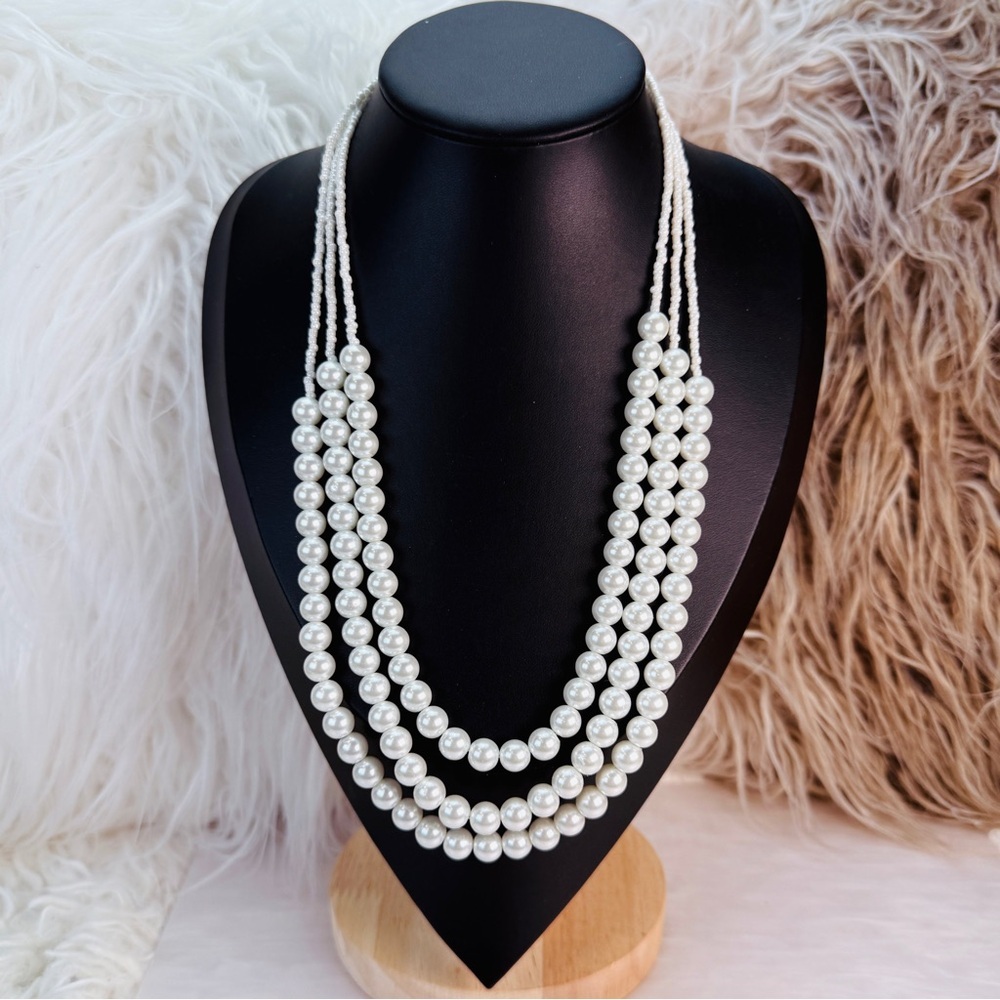 Vintage Elegant 3 strand Faux Pearl White Weighted Necklace - Picture 12 of 13